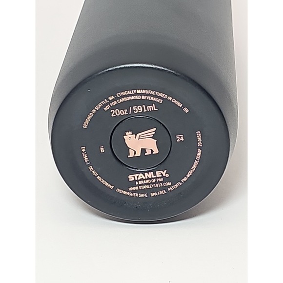 Stanley Black Chroma LIMITED RELEASE 20oz All Day Slim Bottle - Picture 6 of 12